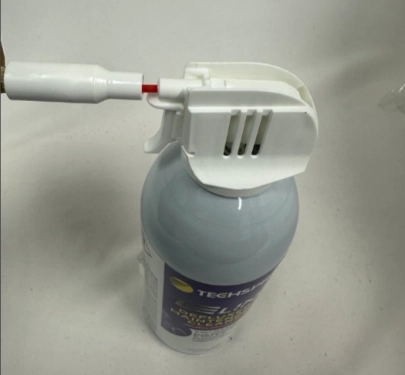 Attaching the spray head to the top of the straw